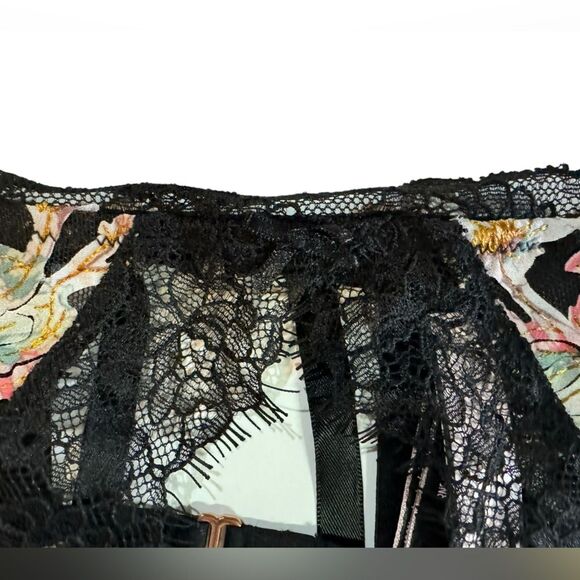 Victoria's Secret XS/SMALL DREAM ANGELS GARTER BELT Black Embroidered Floral - Picture 5 of 9